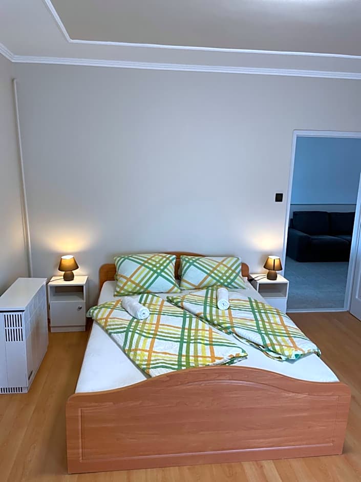 Pingvin Cukrászda Apartman felső szint