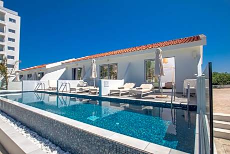 Swim-Up Bungalow