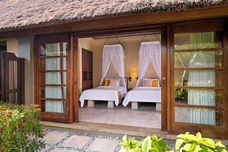 Courtyard Villa with Natural Spring Tub (Free 1 Hour Massage for 1 Person)