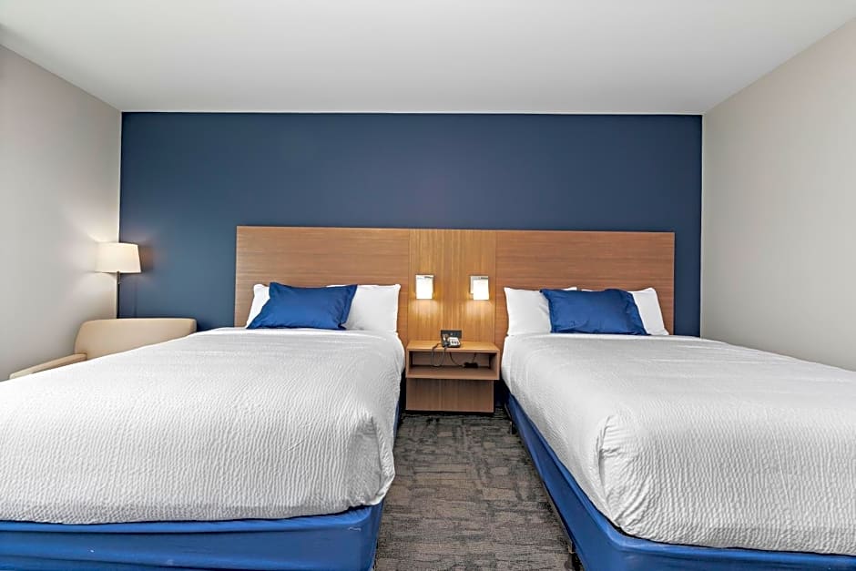 Holiday Inn Express Kansas City North Parkville, an IHG Hotel