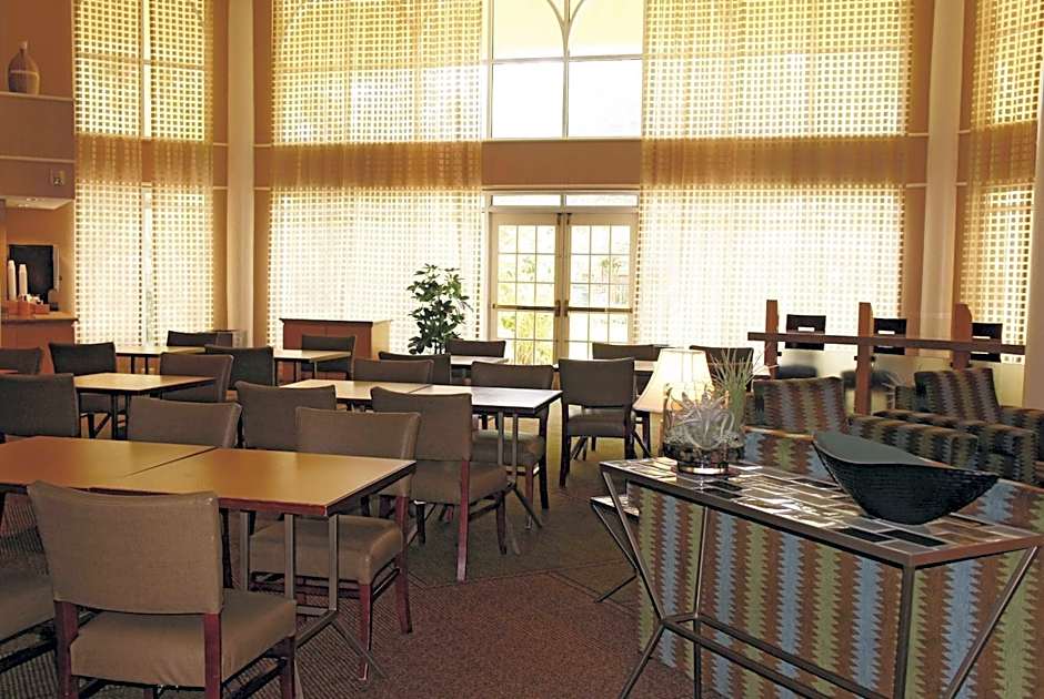 La Quinta Inn & Suites by Wyndham Houston Bush Iah South