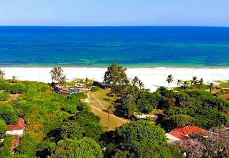 Salty's Kitesurf Village