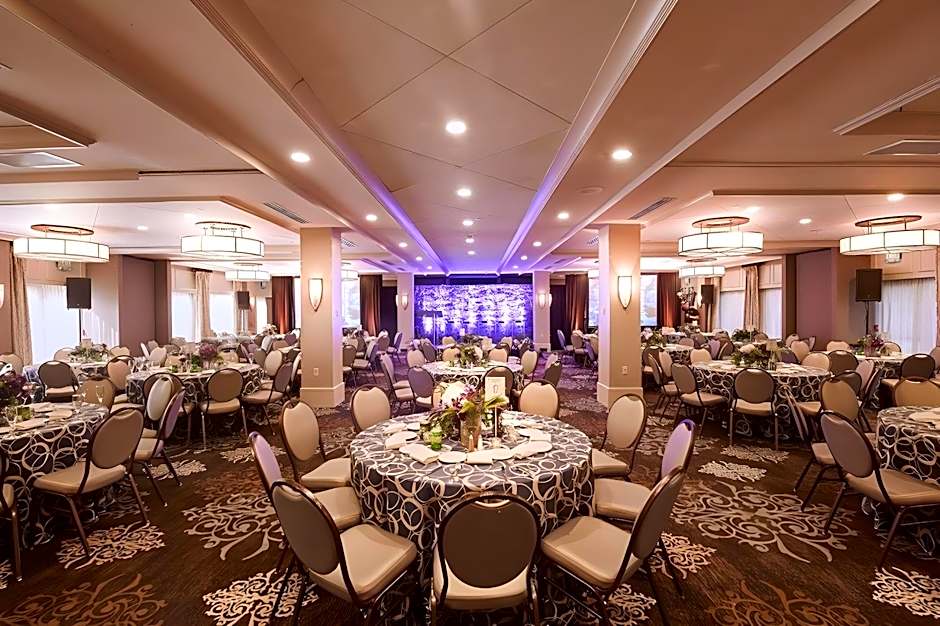 Woodcliff Hotel And Spa