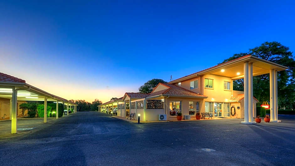 Country Roads Motor Inn