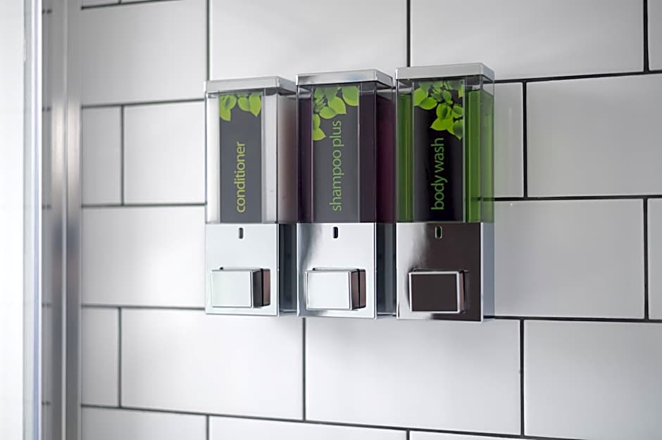 Contractor Base - Kitchen - Parking Included