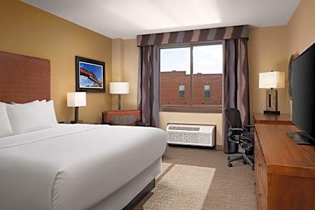 King Room with Tub - Mobility Accessible/Non-Smoking