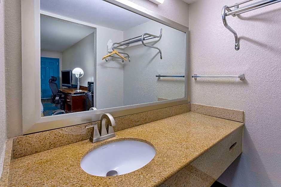 Days Inn by Wyndham Columbia