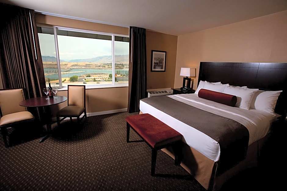 Photo 1 of 10 of Deluxe 1 King Bed