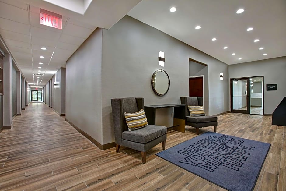 Hampton Inn By Hilton & Suites Dallas-Desoto