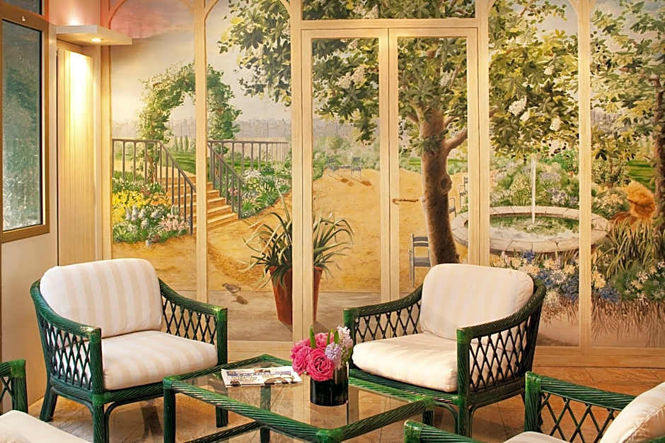 Au Pacific Hotel