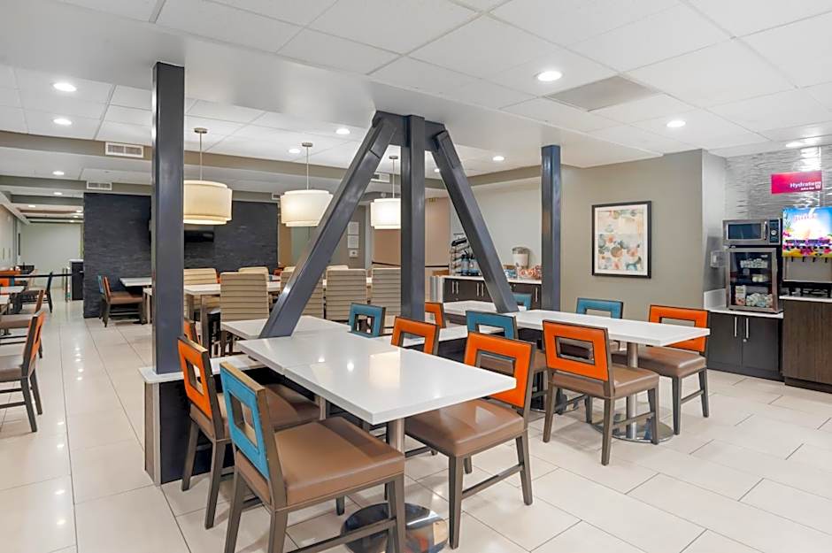 Best Western Plus Commerce Hotel