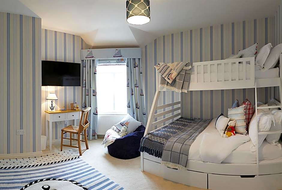 The Plough Inn & Cottages