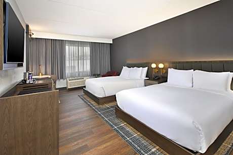 Junior Suite with Two Queen Beds and Sofa Bed- Non-Smoking