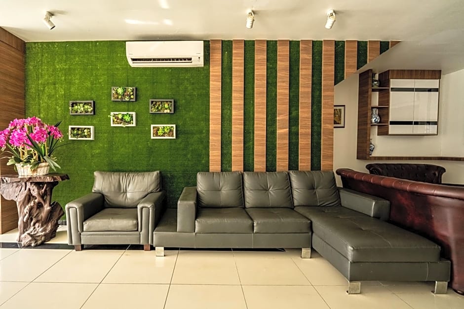 Mary J Hotel Family 10 pax room