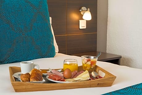 1 Double Bed  Non-Smoking Comfort Room Espresso Machine Bathtub Courtesy Tray Air-Conditioned