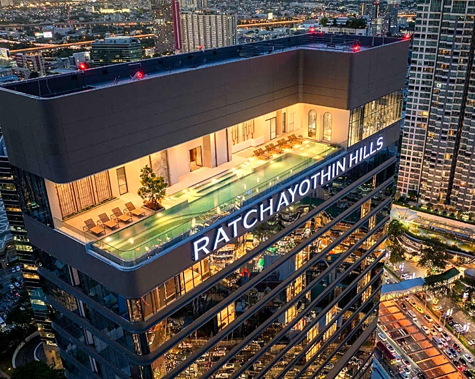 The Quarter Ratchayothin by UHG