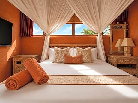 Two-Bedroom Suite with Ocean View and living room