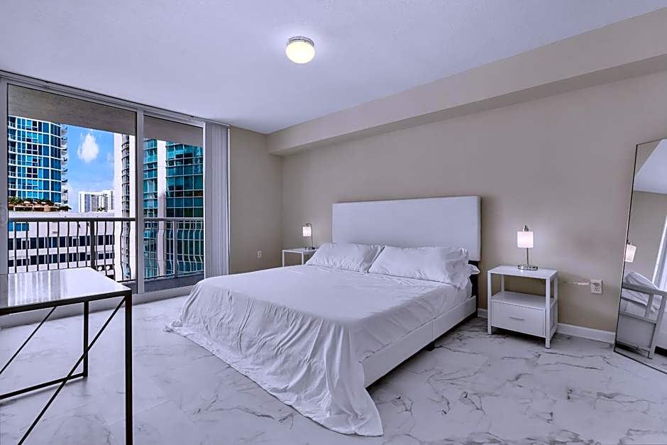 The Club at Brickell Bay Luxury Suites