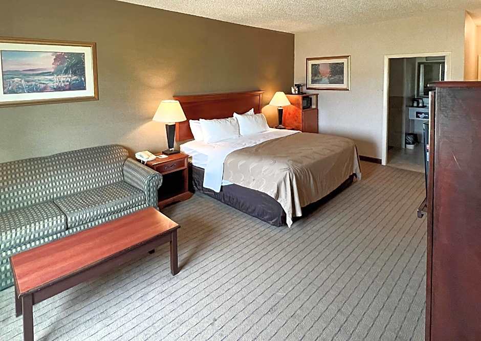 Quality Inn & Suites Grants - I-40
