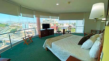 King Suite with Spa Bath