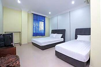 SPOT ON 89857 Azra Inn (Rumah Tumpangan)