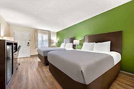 Queen Room with Two Queen Beds - Upper Floor/Non-Smoking