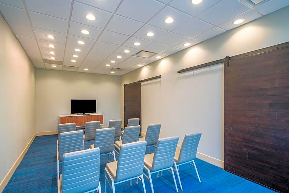 Holiday Inn Express & Suites St Peters By IHG