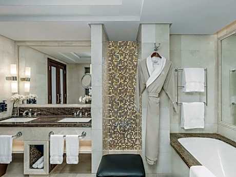 Royal Two-Bedroom Suite with Partial Kaaba View