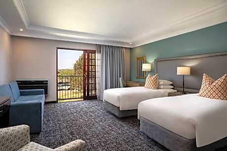 Superior King/Twin Room with Sleeper Couch