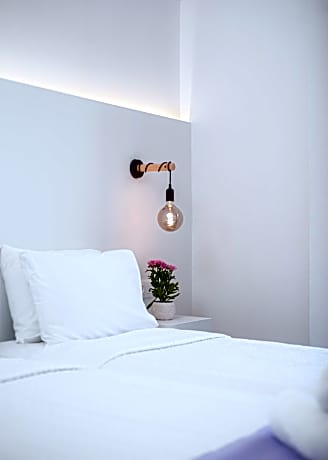 Triple Room with Balcony (3 single beds)