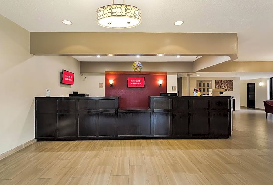 HomeTowne Studios by Red Roof Painted Post