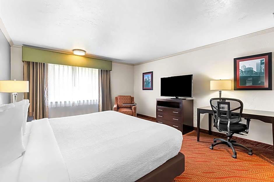 Best Western Plus Parkway Inn