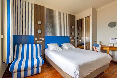 2 Single Beds Superior