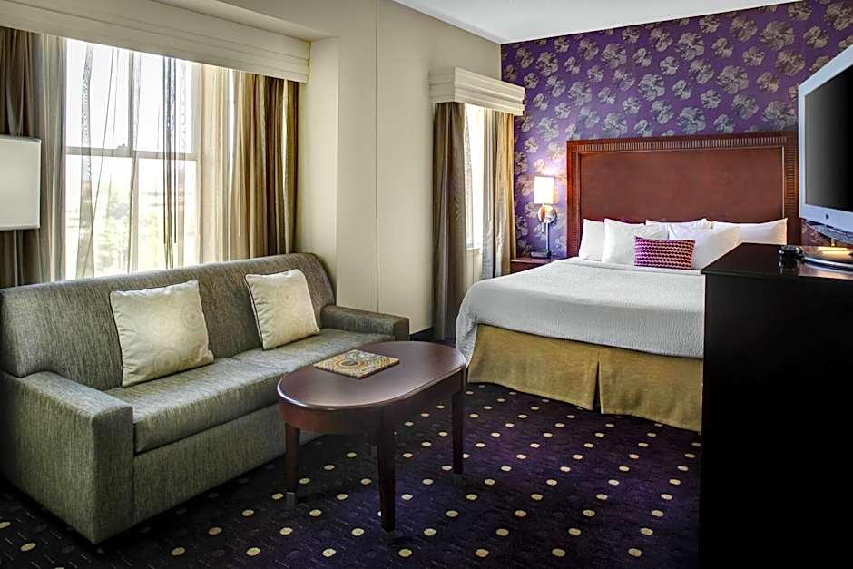 Courtyard by Marriott Kansas City Country Club Plaza