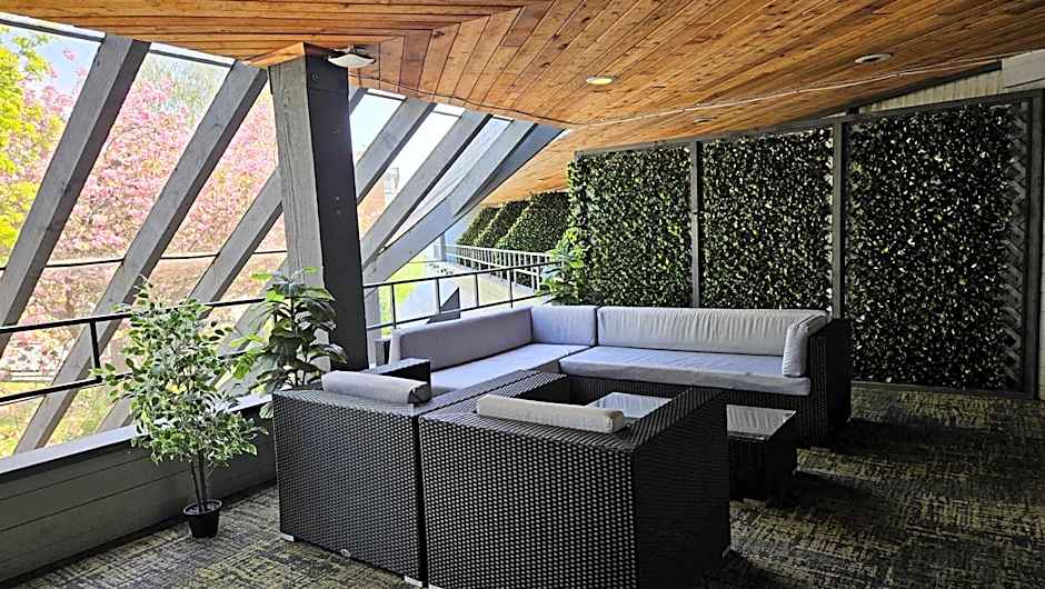 The Cedars Inn Hotel & Convention Centre