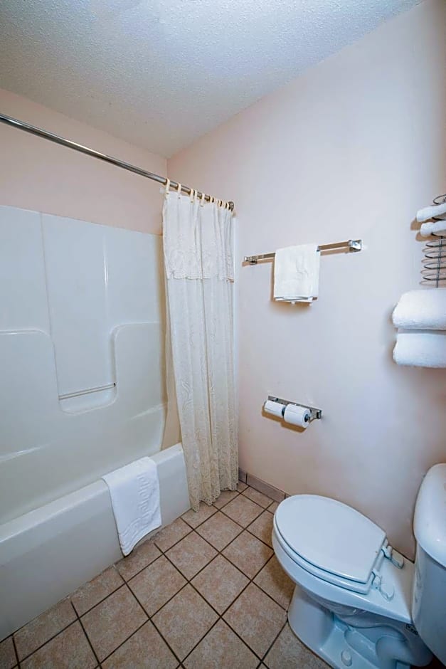 OurGuest Inn & Suites Downtown Port Clinton