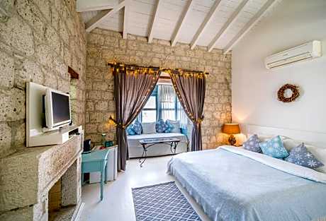 Deluxe Room with Bay Window