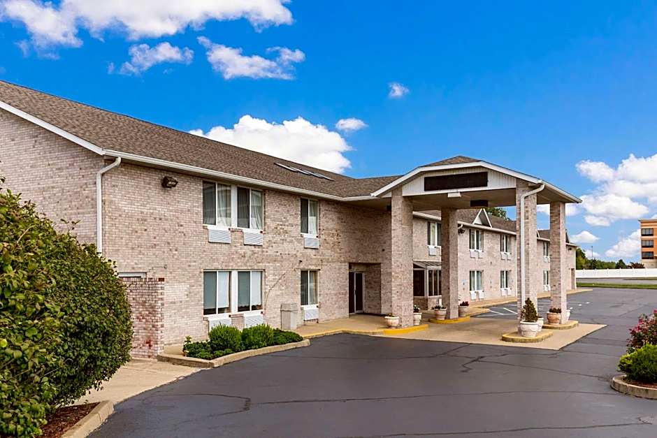 Econo Lodge Inn & Suites Fairview Heights - St. Louis