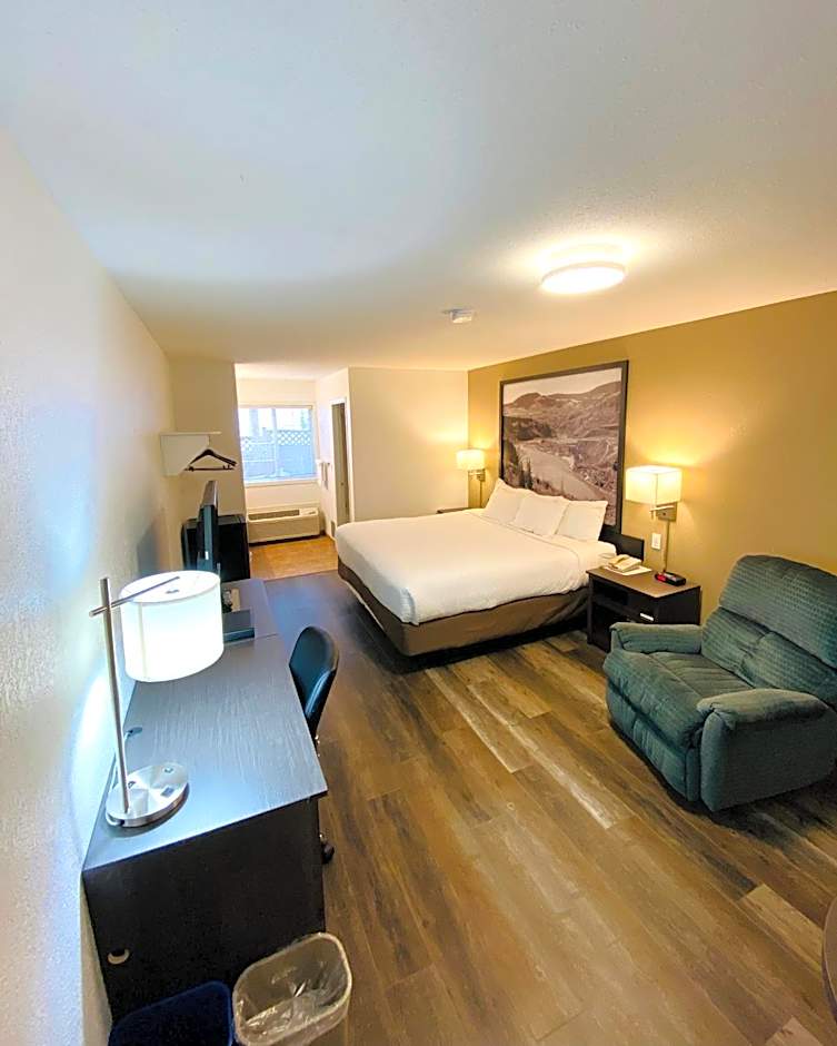 Super 8 by Wyndham 100 Mile House