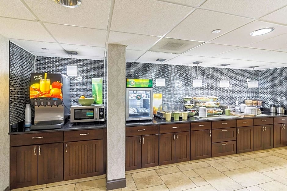 Quality Inn & Suites Arden Hills - Saint Paul North