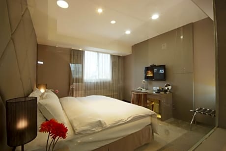 Corner Suite Double Bed