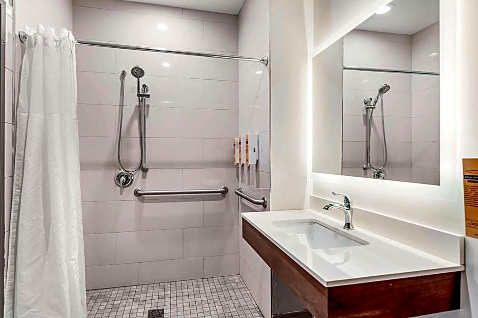 Best Western Plus Bourbonnais Hotel & Suites