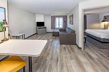 1 King Bed 2 Room Suite Non-Smoking