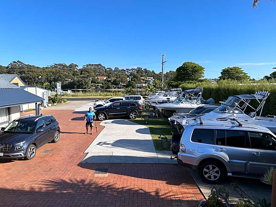 Lakeside Motel Waterfront