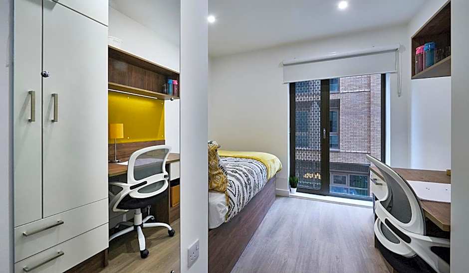 For Students Only The Oaks in Coventry