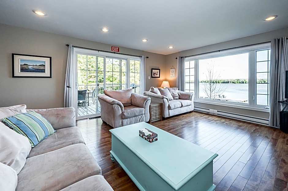 Serene Lakefront Retreat Explore & Unwind