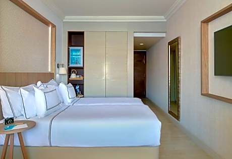 Superior Family Room with Frontal Sea View