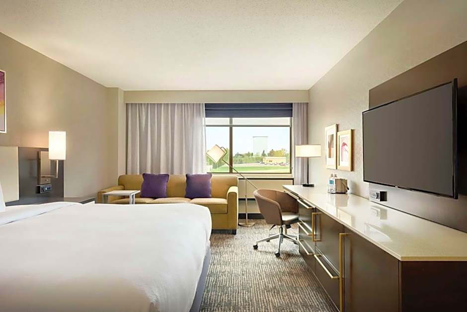 DoubleTree by Hilton St. Paul East
