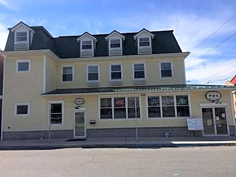 The City Hotel Bar & Grill