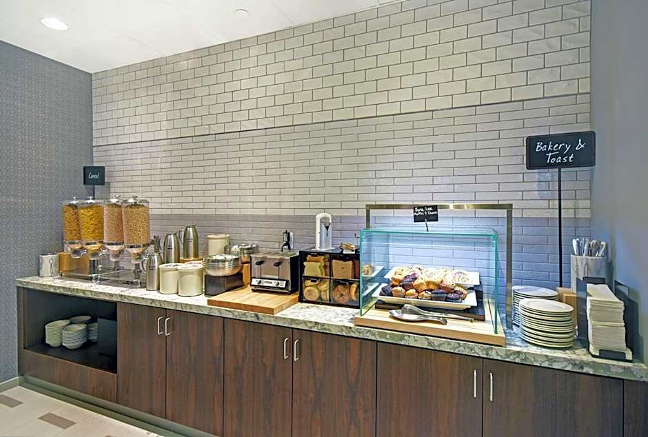 Embassy Suites By Hilton Charleston